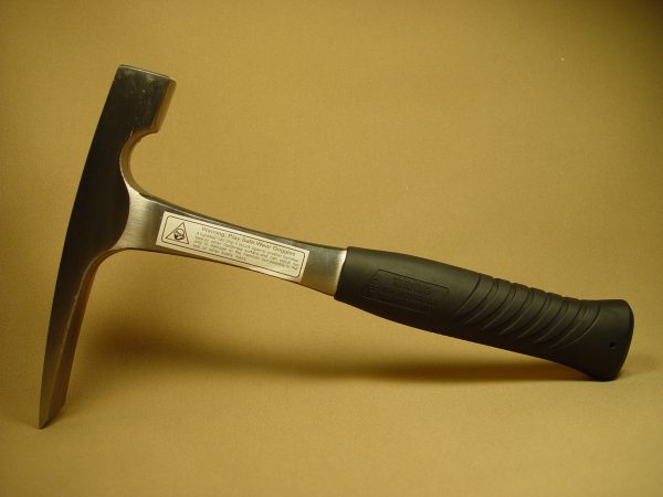 Rock hammer with chisel point